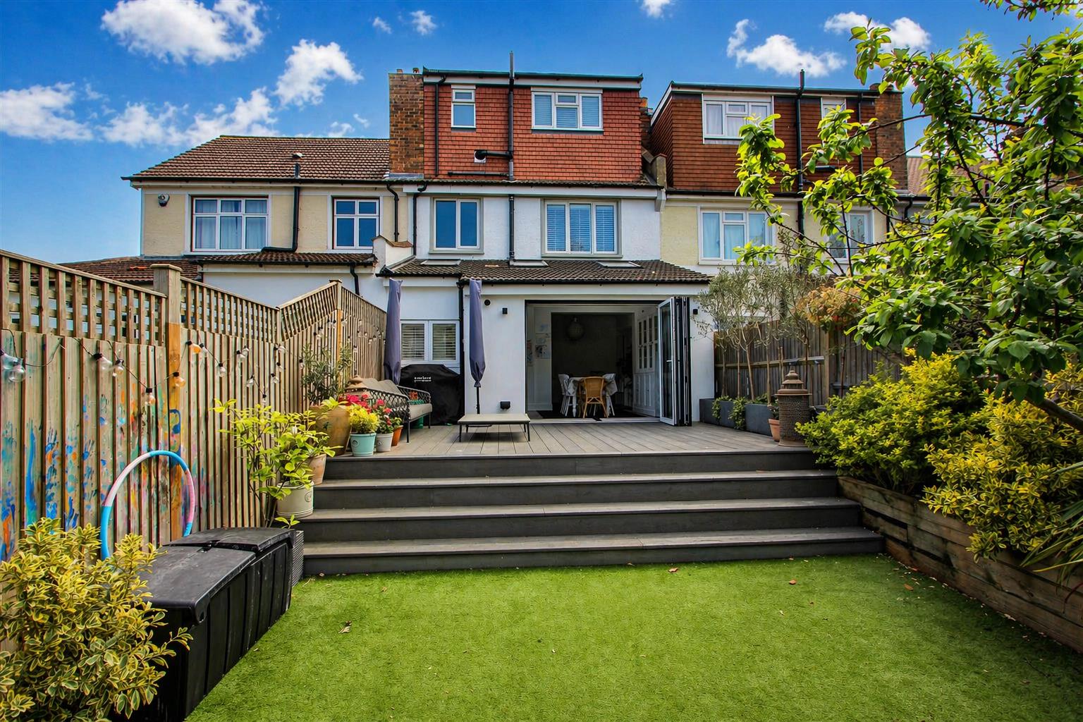 4 bed property in Gordon Road, Carshalton Beeches